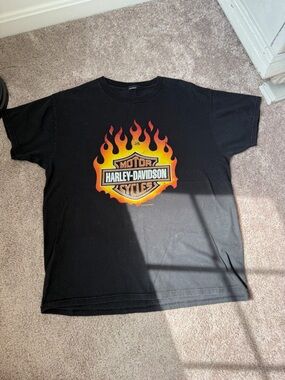 Vintage Y2K Harley-Davidson Black T-Shirt with Orange and Yellow Flame Logo